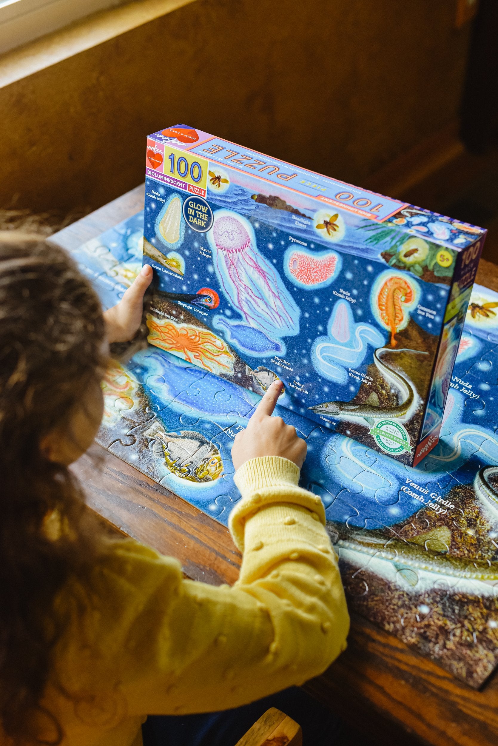 eeBoo 100pc Puzzle Bioluminescent The Toy Wagon