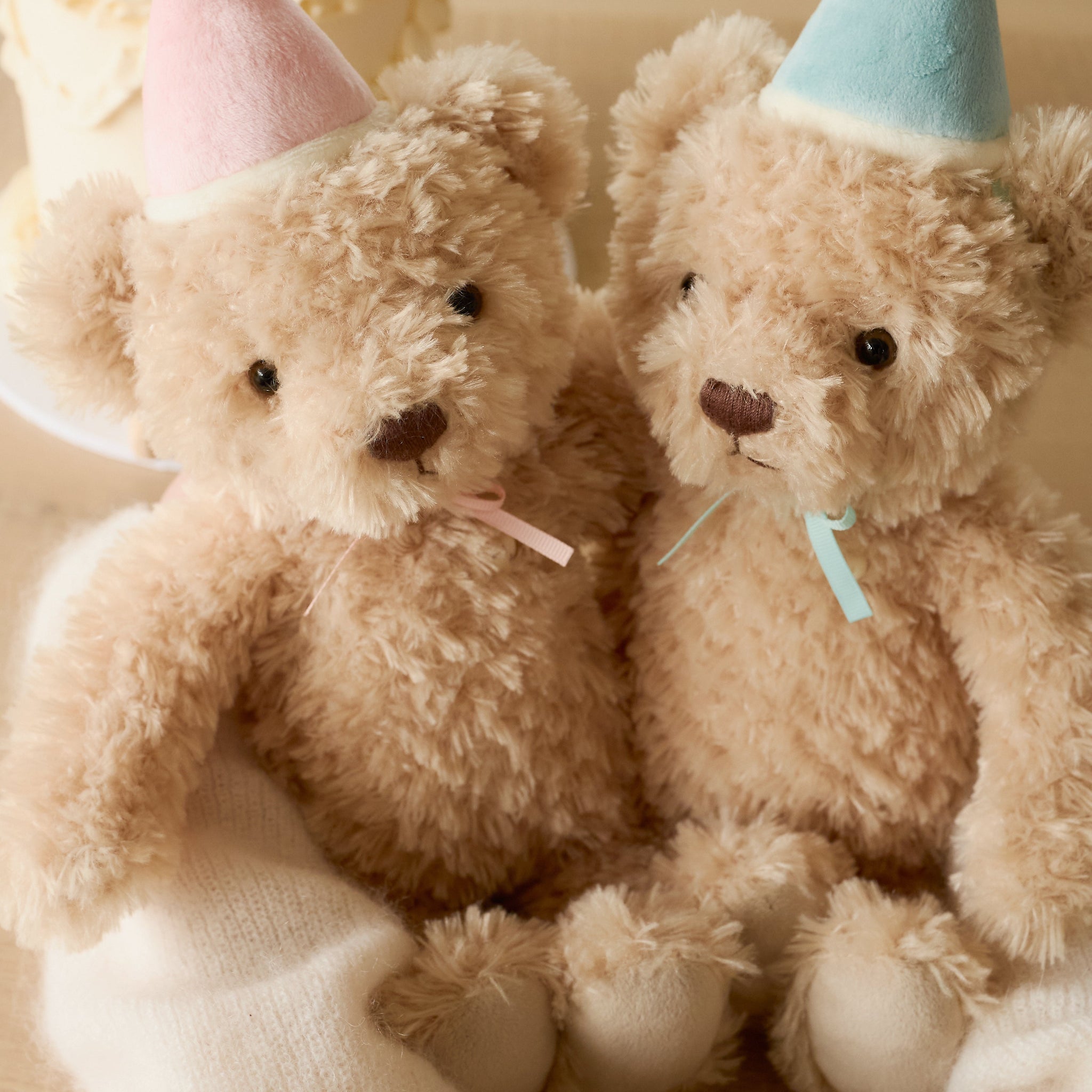 Snuggle Bunnies - Birthday Arthur - Sky