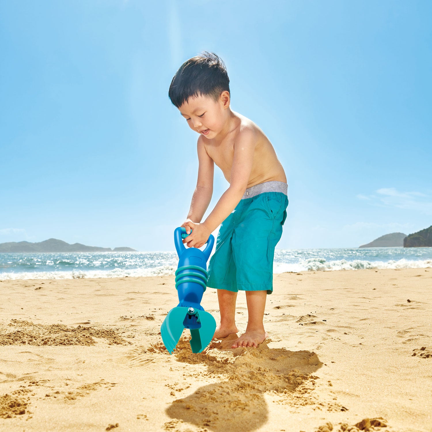 Hape Grabber, Blue perfect for the sand or backyard play with quality outdoor toys The Toy Wagon